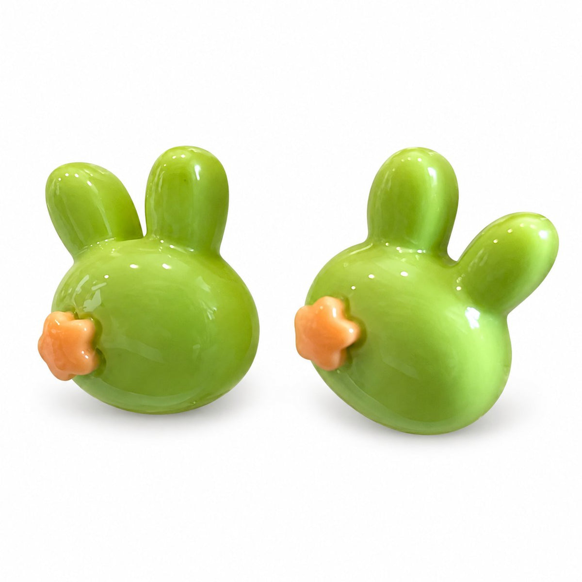 Boucles d’oreilles lapin avec étoile — Vert — fond blanc