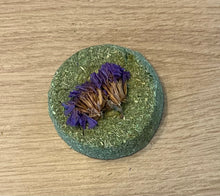 Charger l&#39;image dans la galerie, Rondelles en fléole et fleurs séchées
