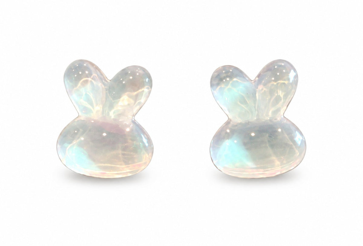 Boucles d’oreilles lapin — blanc — sur fond blanc