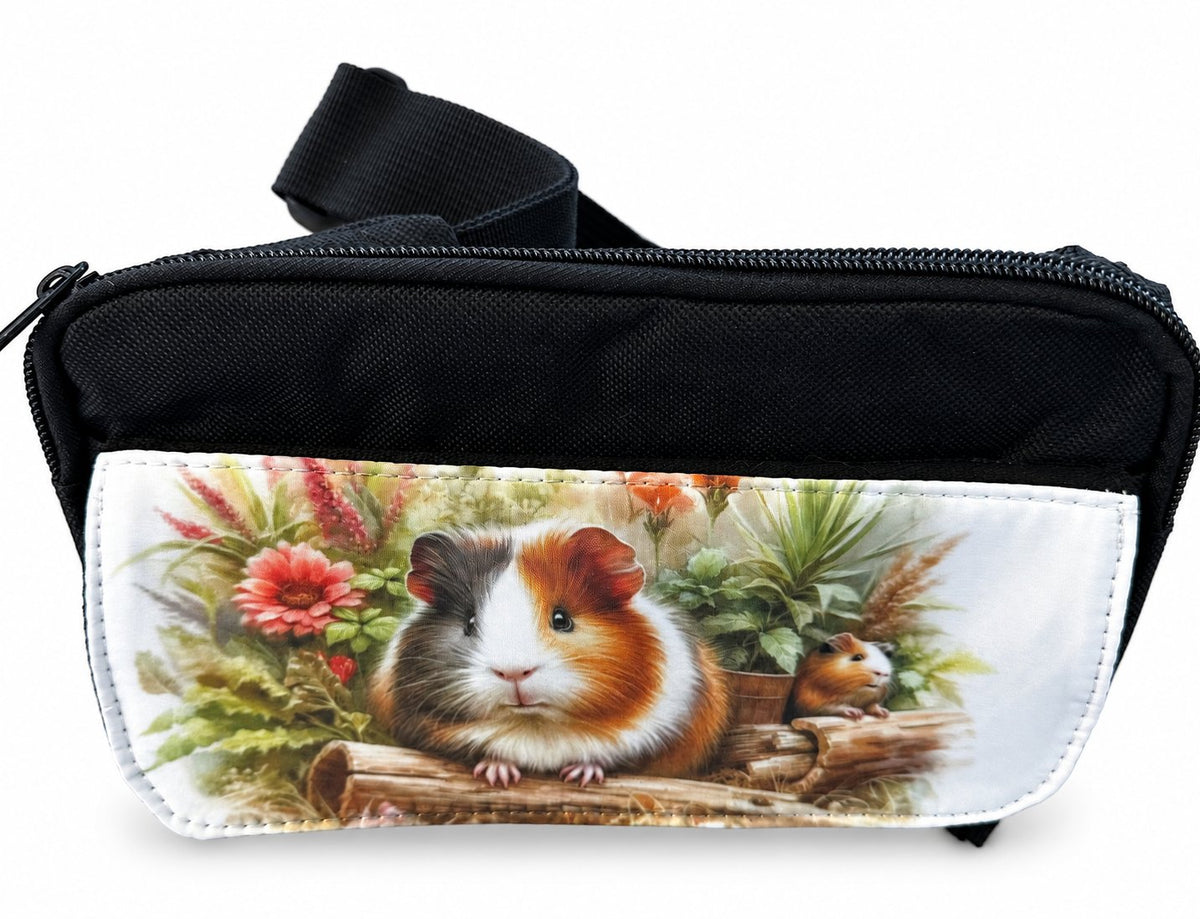 Sac banane Cochon d’Inde tricolore et bébé sur fond blanc