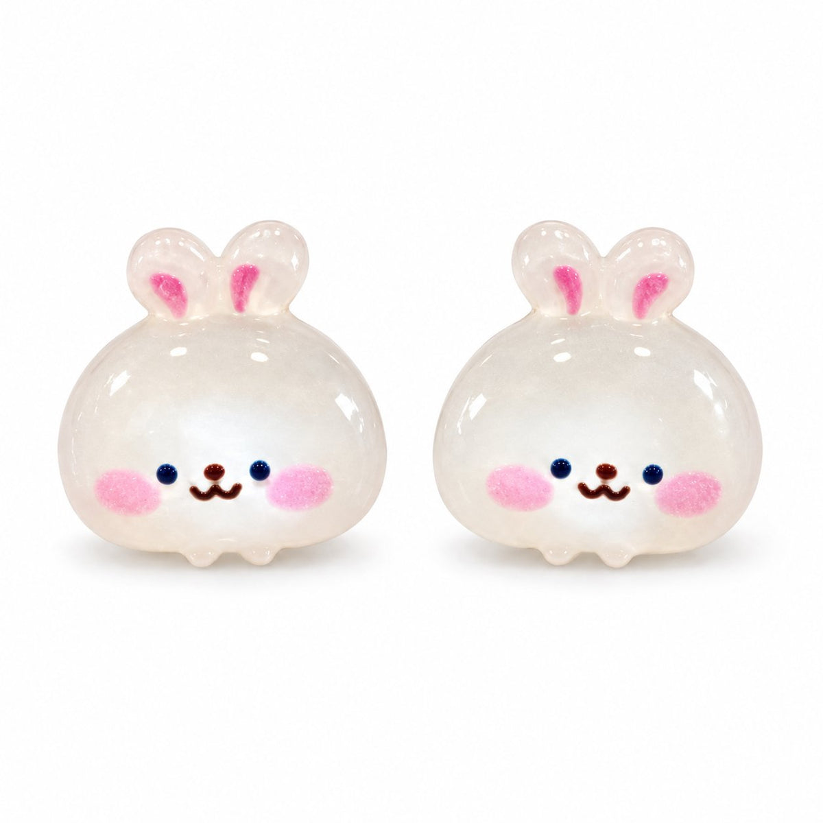 Boucles d’oreilles visage de lapin — blanc — fond blanc