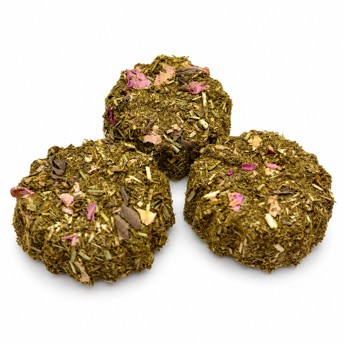 Bouchées de foin aux fleurs printanières - Hippity Hop — fond blanc