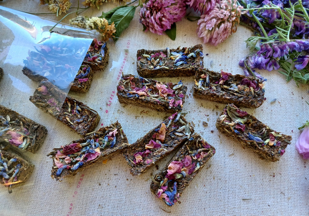 Chewy bars with apples, carrots and herbs “Completely Crazy” 
